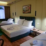 Kuta's Center Hotel *